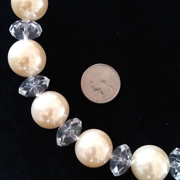 Stunning Pearlesque Statement Necklace - Picture 5 of 8